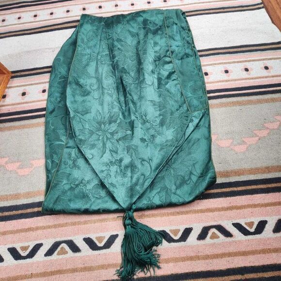 Dresser Scarf Table Runner Jacquard Tassels Emerald Green Poinsetta Print Christ - Picture 1 of 4